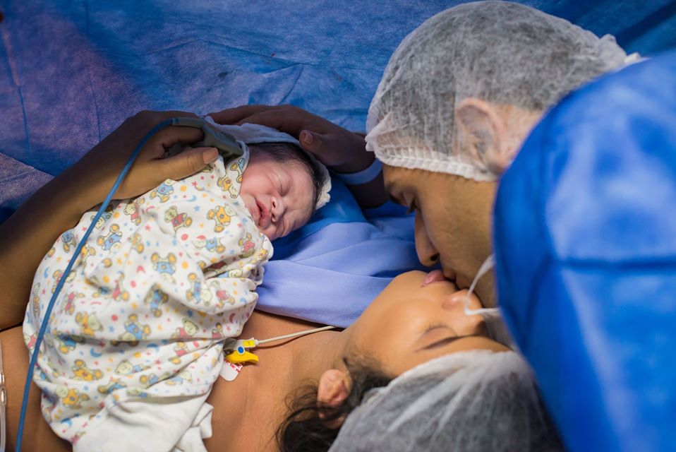Pais de Isabela, a bebê zangada (Foto: Rodrigo Kunstmann)
