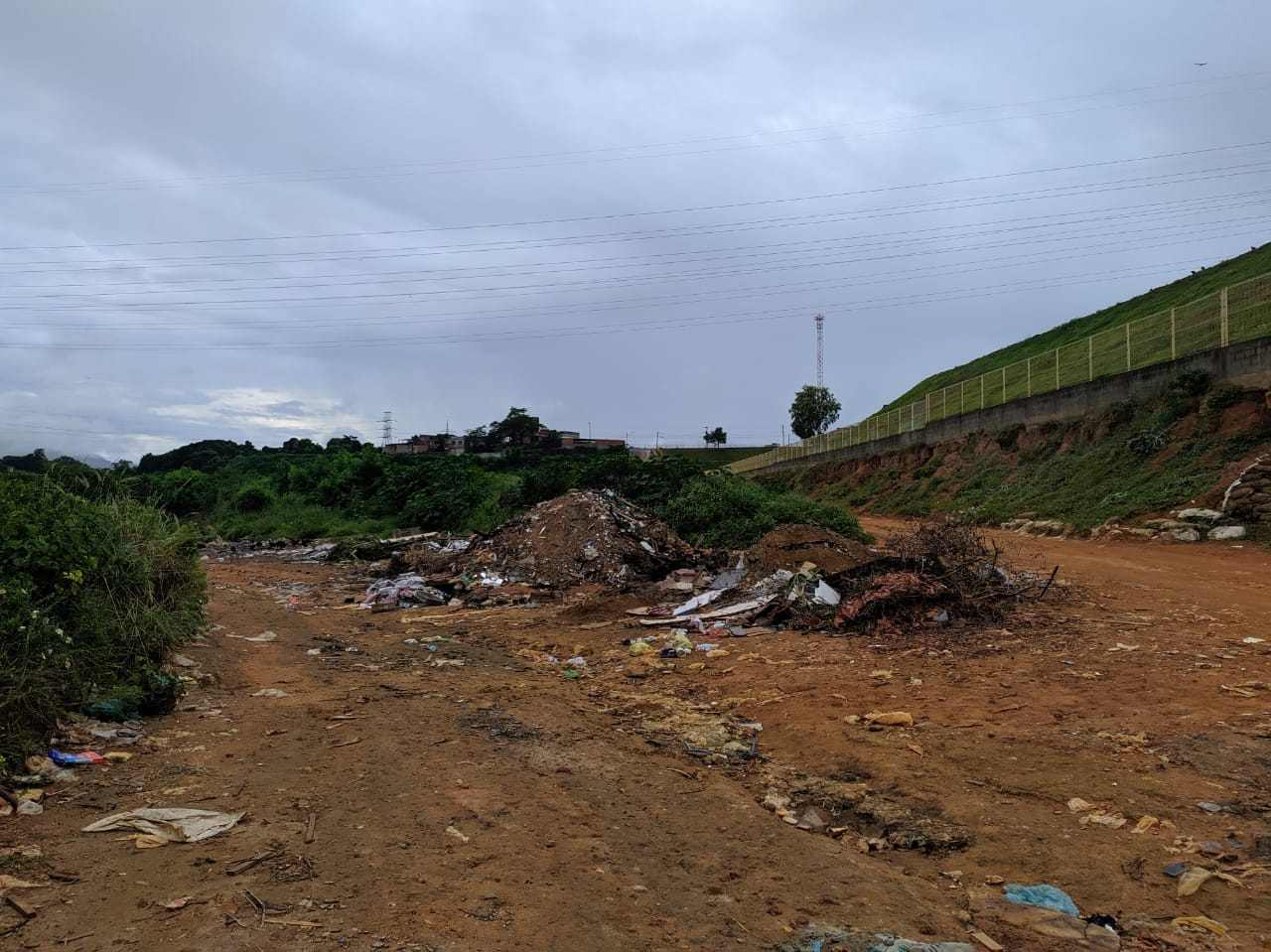 Local onde vítima se escondeu (Foto: Júlia Afonso)
