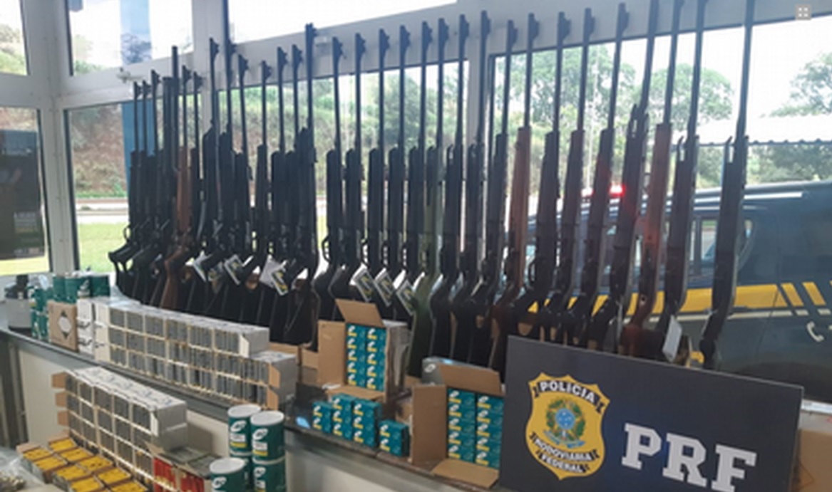 A investigação sobre a procedência do arsenal será conduziada pela Polícia Civil de Minas Gerais (Foto: Divulgação/ PRF)