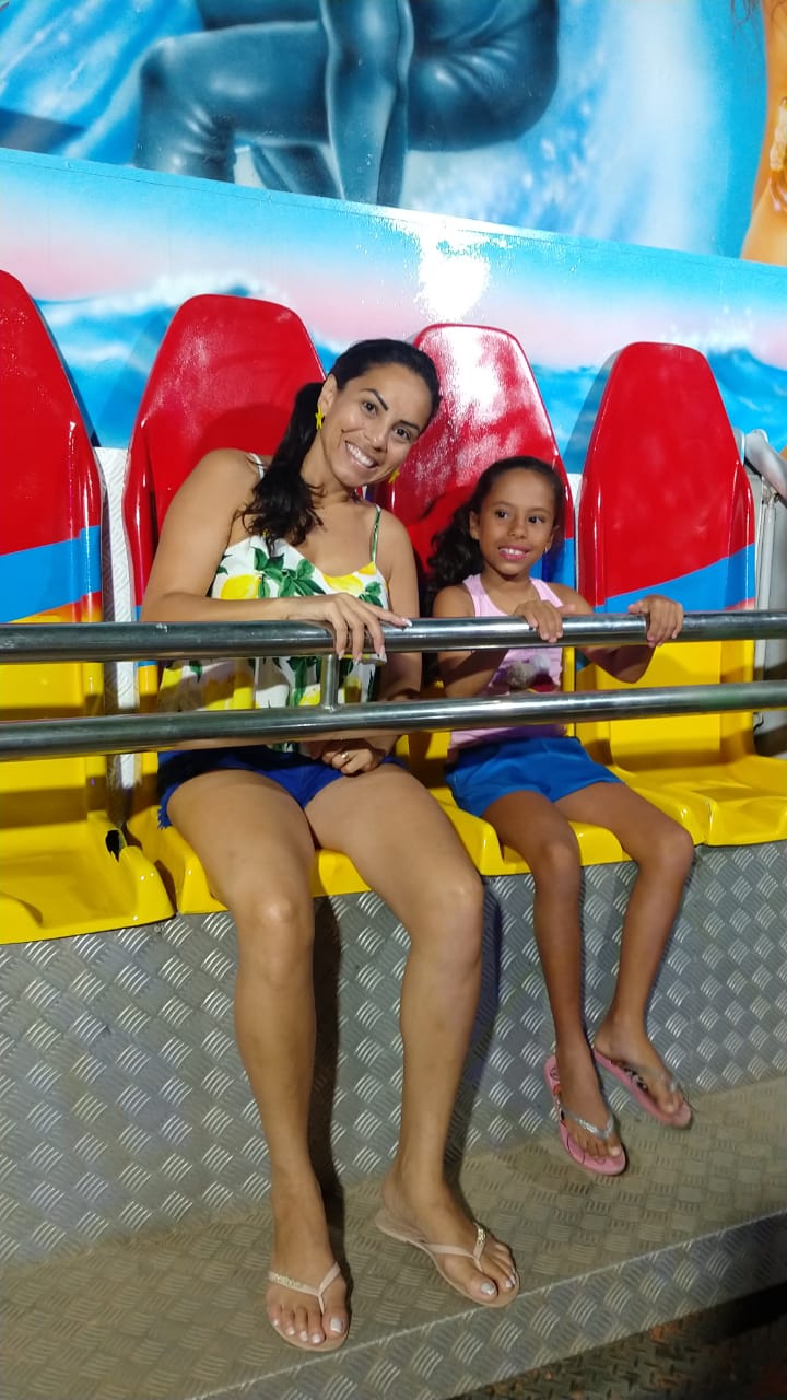 Douglas Poubel fotografou a mulher Miriam de Oliveira e a filha Maria Alice antes do acidente (Foto: Acervo de família)