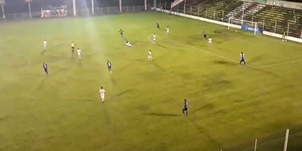 Canário comemora golaço em Águia Branca (Foto: Reprodução de vídeo)