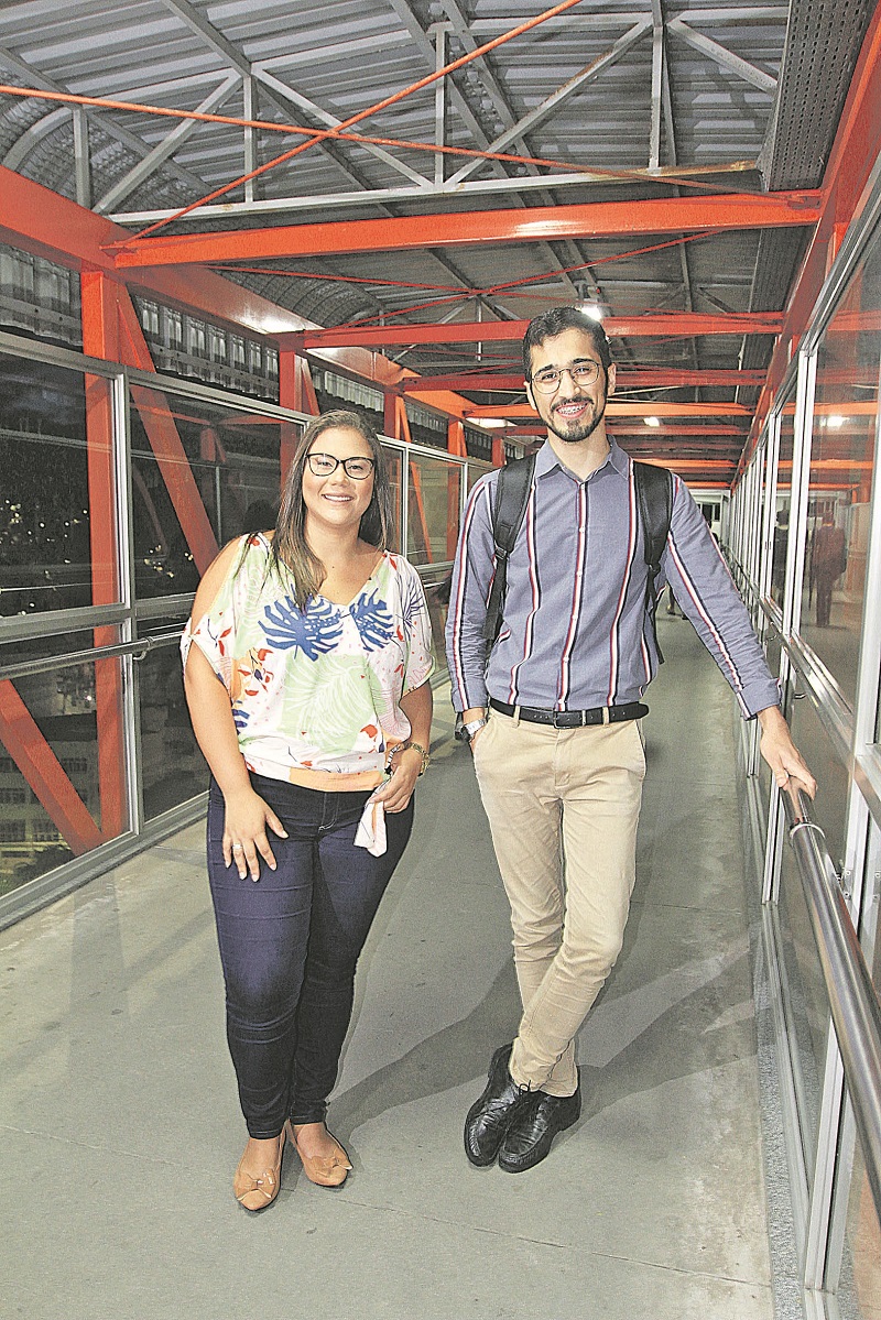 Sergiara e Vinicius ressaltam benefícios de estarem no mercado de trabalho (Foto: Dayana Souza/ AT)