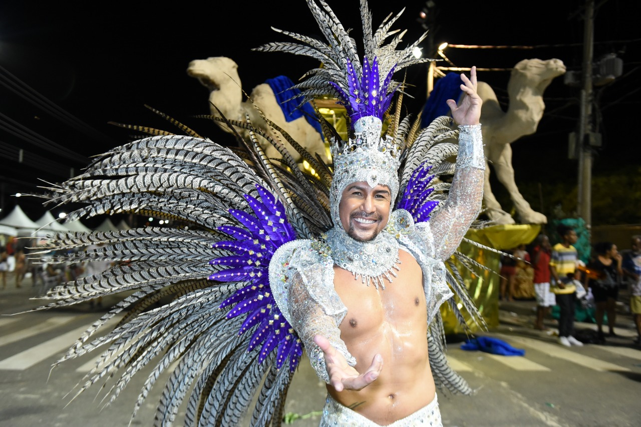 Rei de bateria da Tradição Serrana, o japonês Yohji Leão (Foto: Beto Morais / AT)