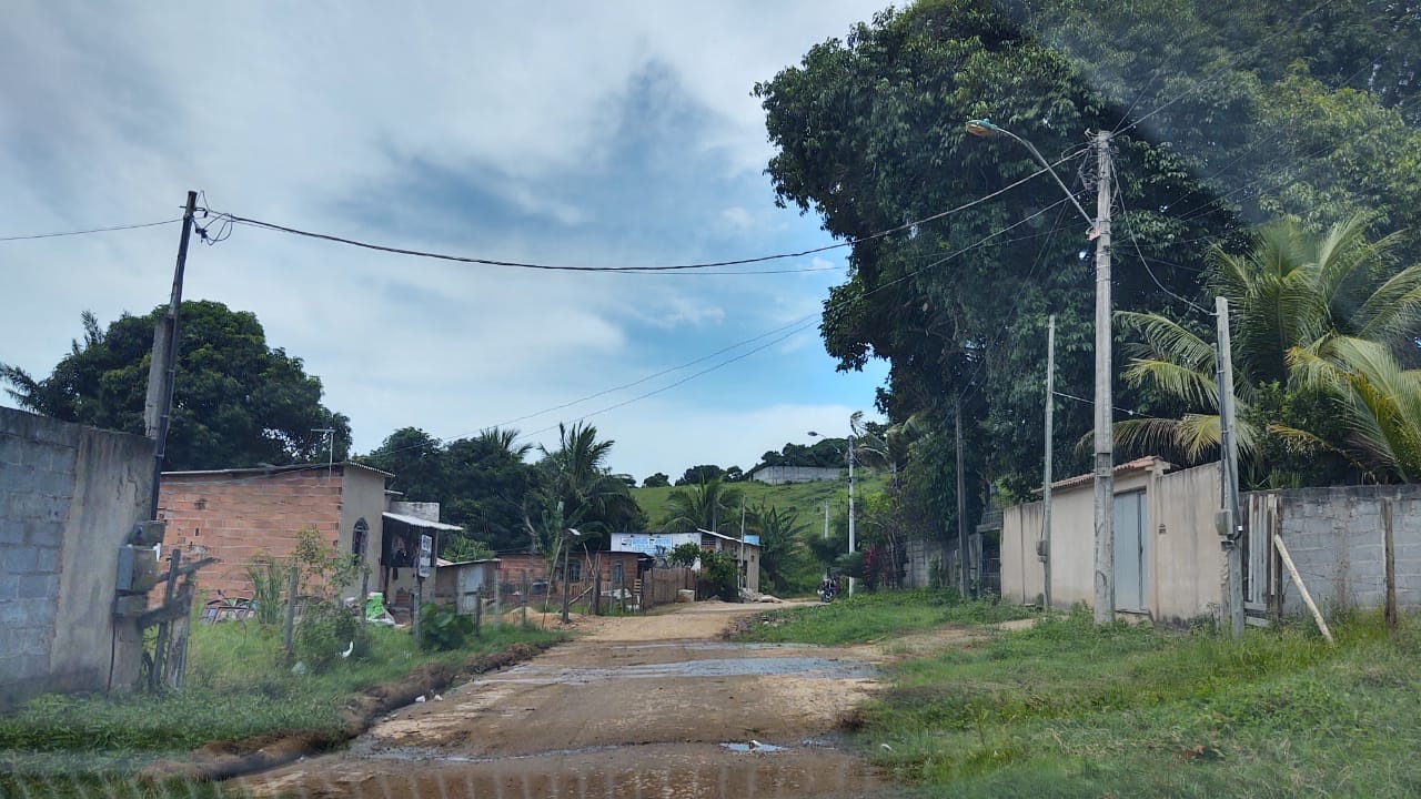 Rua Rodrigues Patuzo, em Novo Brasil, onde aconteceu o crime (Foto: Taynara Nascimento)