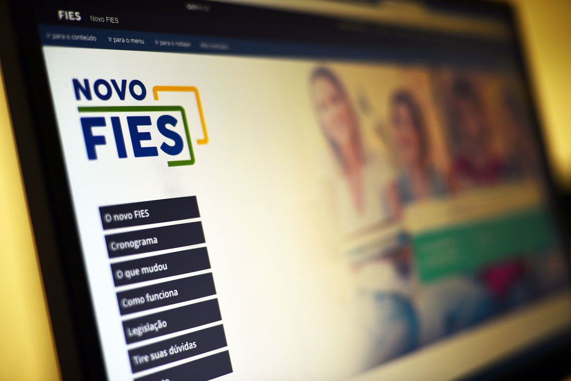As inscrições podem ser feitas por meio do site do programa, a partir de um cadastro vinculado ao CPF (Foto: Marcello Casal Jr/ Agência Brasil)