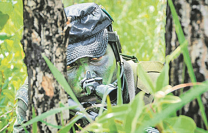 jovem durante treinamento no serviço militar: aprendizado adquirido no quartel desperta interesse do tráfico (Foto: Exército Brasileiro/Divulgação)