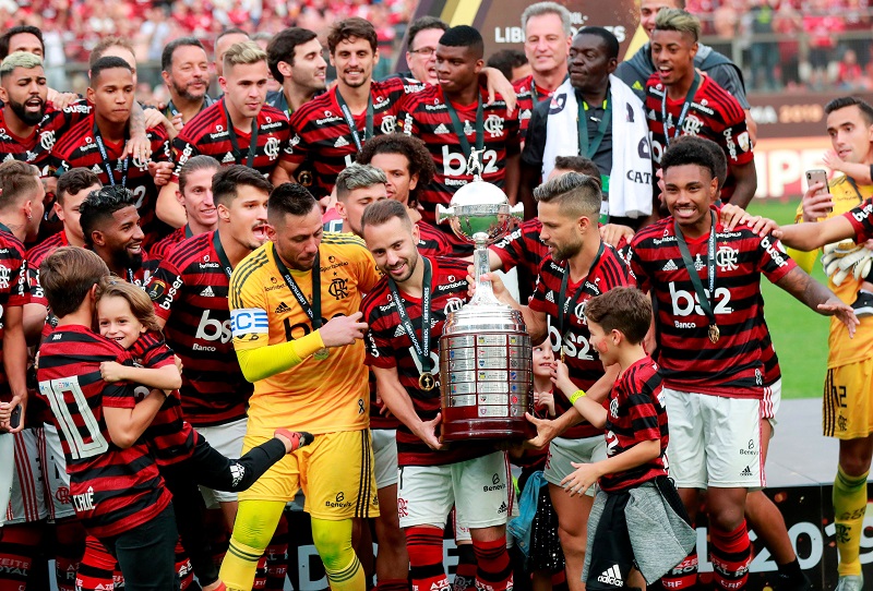 Flamengo conquistou o troféu da Libertadores no ano passado (Foto: HENRY ROMERO/REUTERS)