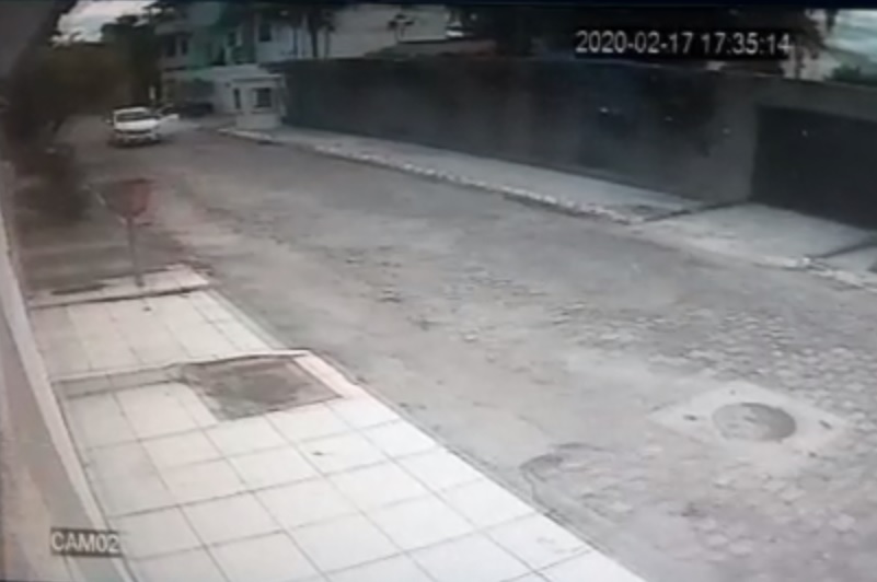 Câmeras de segurança registraram o crime. (Foto: Reprodução vídeo)