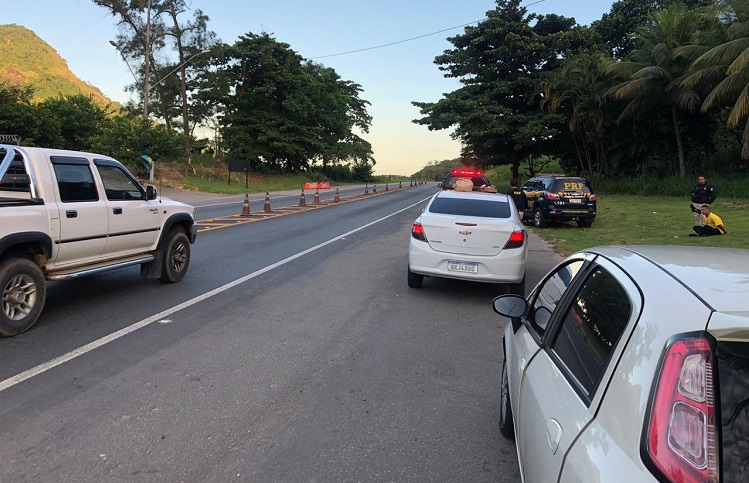 Vaninho e comparsas foram presos pela Polícia Rodoviária Federal (Foto: Divulgação/PRF-ES)
