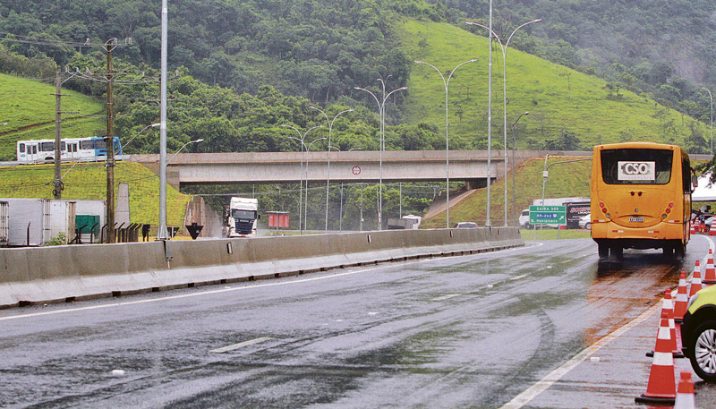 O viaduto de Viana, que teve o tráfego liberado nesta sexta, possui 400 metros de extensão e 6 metros de altura (Foto: Kadidja Fernandes / AT)