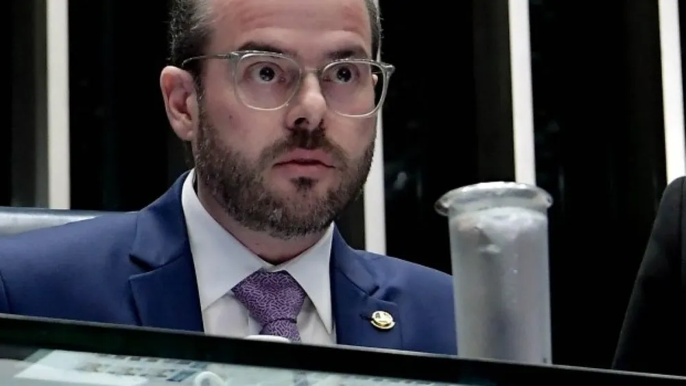 Imagem ilustrativa da imagem Senador cearense Prisco Bezerra é diagnosticado com coronavírus