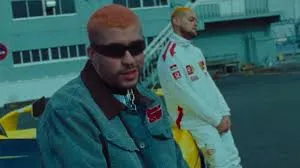 Imagem ilustrativa da imagem Bad Bunny e Yaviah estão velozes e furiosos no clipe de “Bichiyal”. Confira aqui: