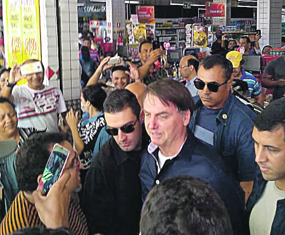 Imagem ilustrativa da imagem Bolsonaro pede que políticos vão às ruas