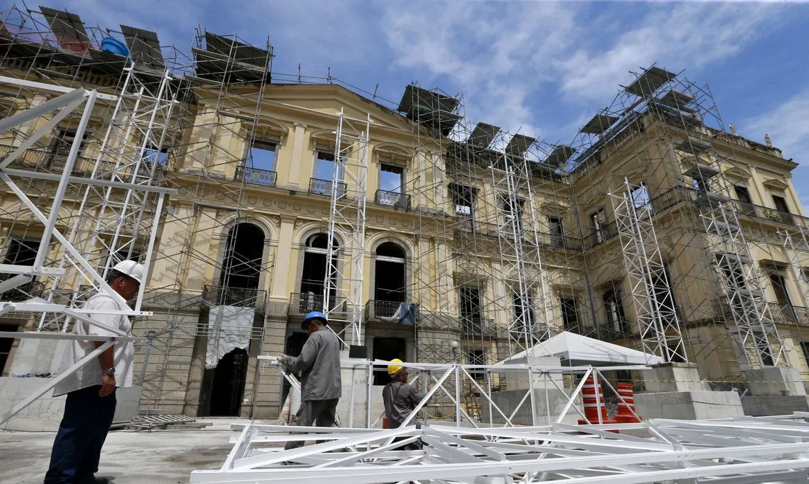 Imagem ilustrativa da imagem Reconstrução do Museu Nacional vai deixar visíveis as marcas do incêndio no Rio