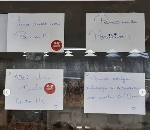 Imagem ilustrativa da imagem Padaria coloca mensagens positivas em janela onde atendimento é feito