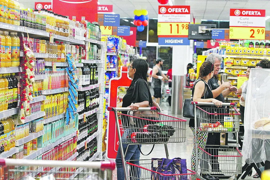 Imagem ilustrativa da imagem Vitória limita entrada de idosos e crianças em supermercados