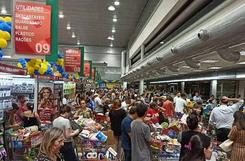 Imagem ilustrativa da imagem Pânico sobre coronavírus gera corrida aos supermercados