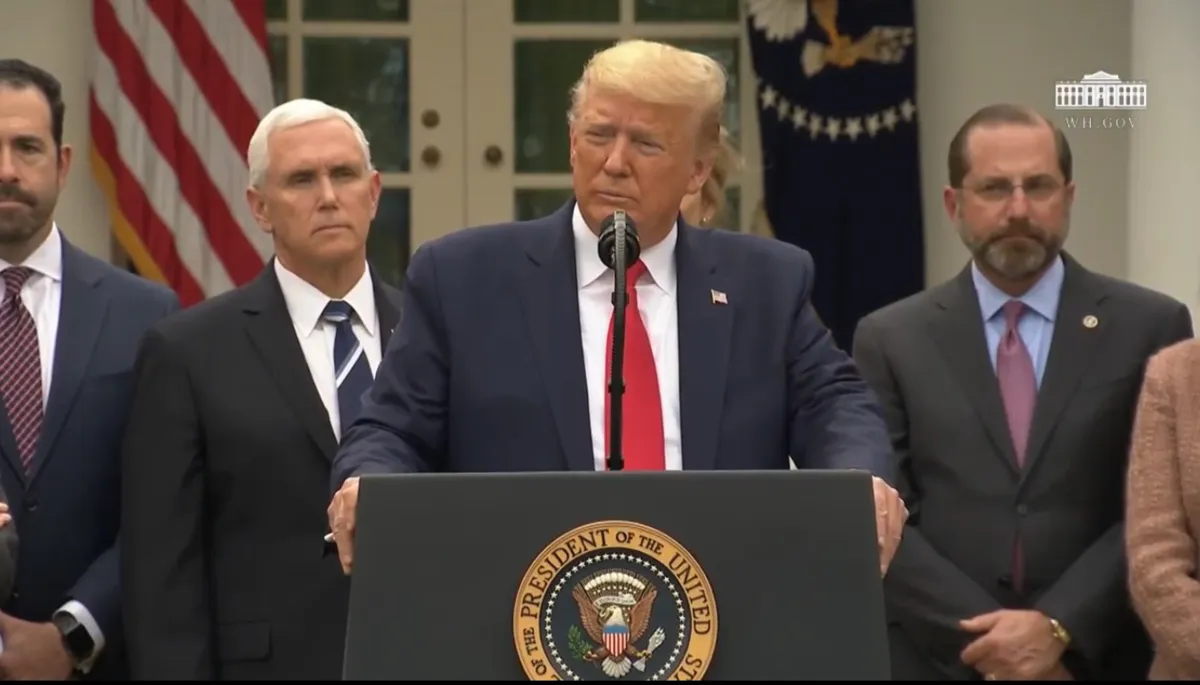 Imagem ilustrativa da imagem Trump pede aos consumidores que evitem fazer compras por pânico