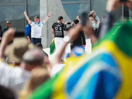 Imagem ilustrativa da imagem Bolsonaro escolhe o lado dos ultrarradicais