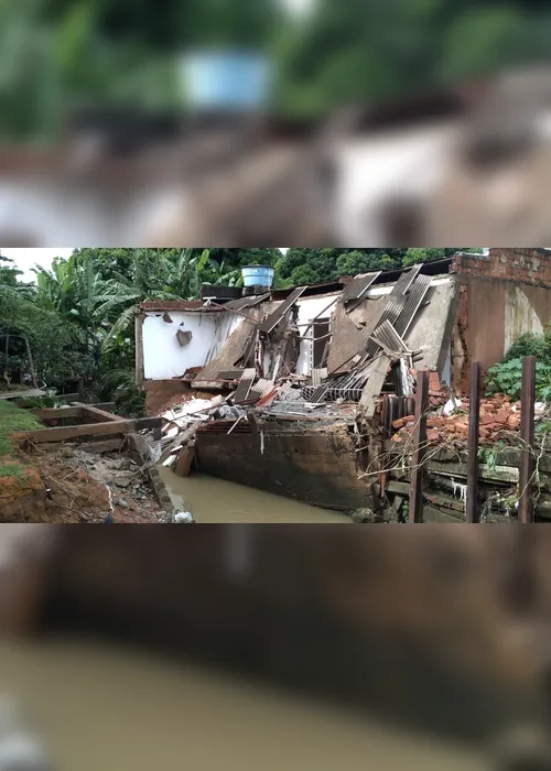 
          Imagem ilustrativa da imagem VÍDEO | Morador sobe em fogão para escapar de alagamento em Cariacica
          
