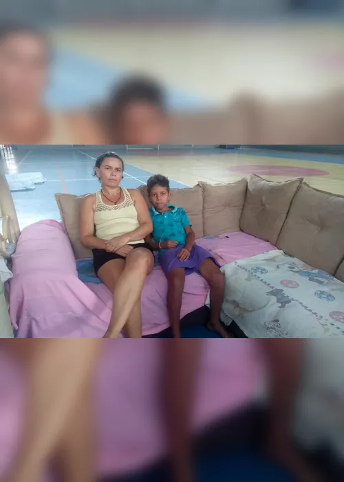 
          Imagem ilustrativa da imagem Rio Doce deve chegar a 4 metros e famílias são retiradas de casa em Linhares
          