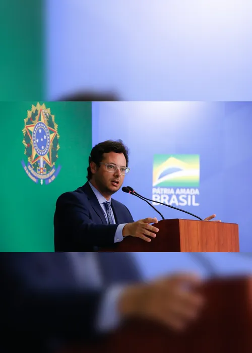 Imagem ilustrativa da imagem Secretário de Bolsonaro está com coronavírus e presidente é monitorado