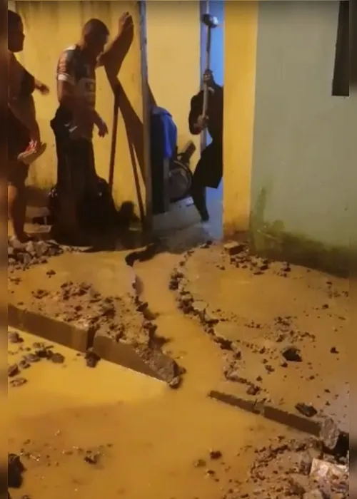 Imagem ilustrativa da imagem Chuvas fortes atingem a Grande Vitória e deixam ruas alagadas