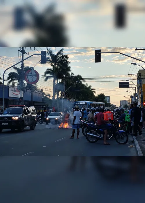 Imagem ilustrativa da imagem Motoboys fazem protesto após entregador de pizza ser esfaqueado