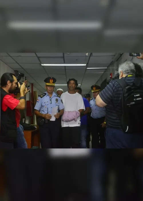 Imagem ilustrativa da imagem Prisão em que Ronaldinho está limita visitas para combater coronavírus
