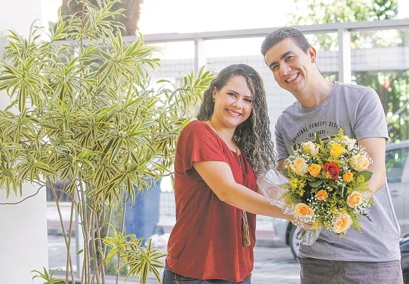 A assistente social Anelise Domingues Melo Teixeira, de 33 anos, e do empresário Rubens Teixeira, de 39: história do casal daria um filme.