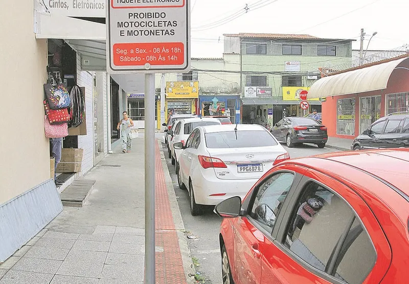 Estacionamento rotativo na Avenida Central, em Laranjeiras