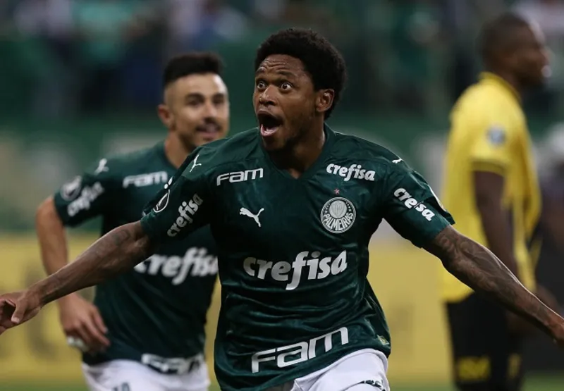 O Palmeiras atropelou o Guaraní  pela Copa Libertadores com três gols de Luiz Adriano 
