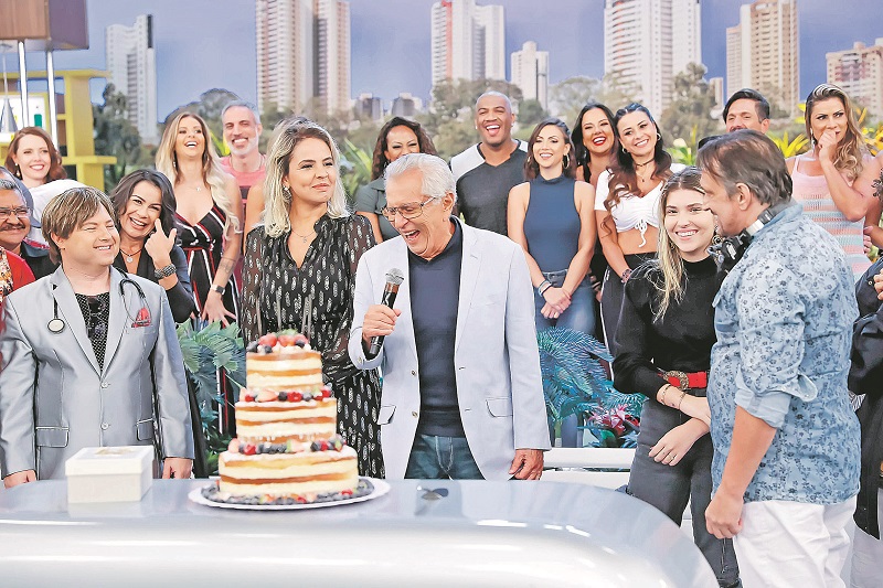 Carlos Alberto de Nóbrega vai cantar parabéns no palco de “A Praça é Nossa” com seus convidados (Foto: Lourival Ribeiro/SBT)