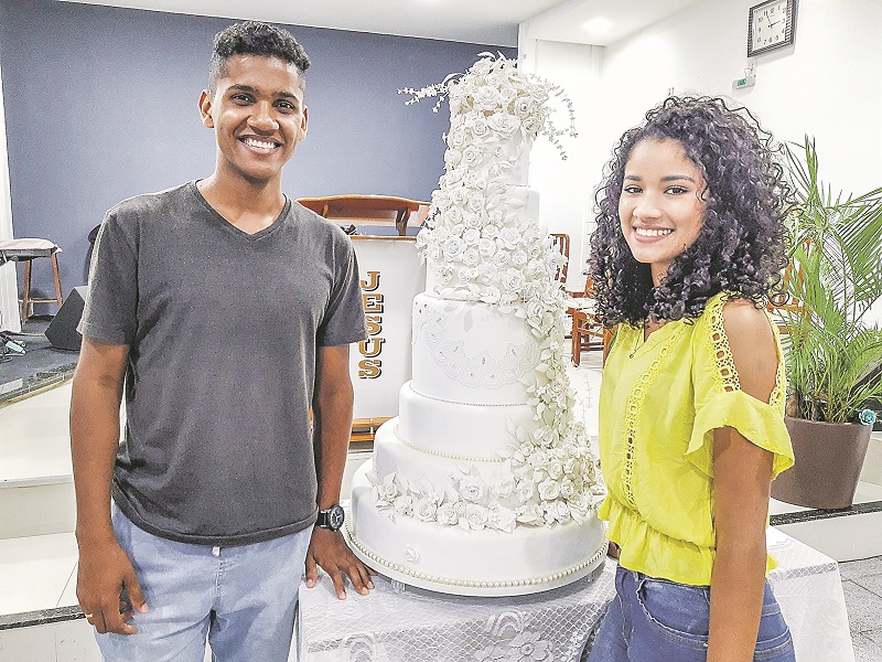Noivos Aéliton e Kalita estão com o casamento marcado para o mês de maio, tanto na igreja quanto no cartório (Foto: Roberta Bourguignon)