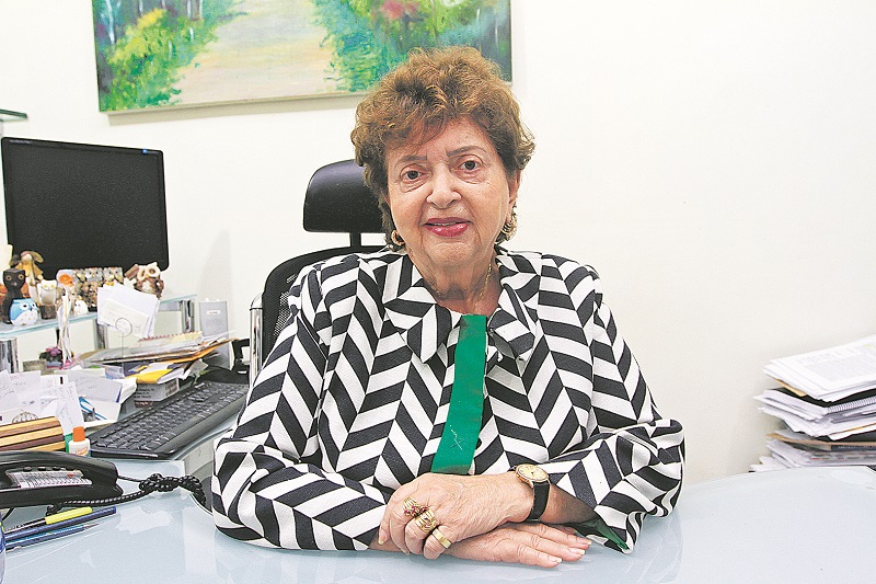 Alacir Araújo da Silva afirma que fazer pesquisas na internet ajuda muito na hora dos estudos (Foto: Dayana Souza/AT)
