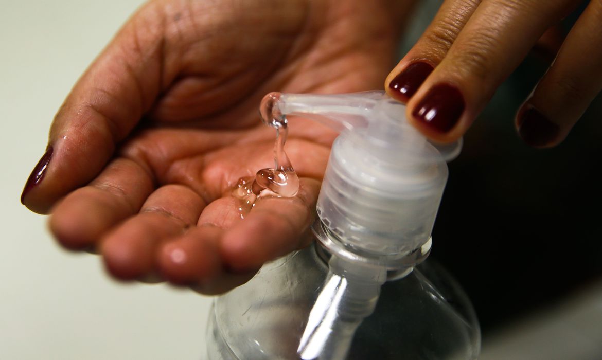 Álcool em gel (Foto: Marcello Casal Jr/ Agência Brasil)