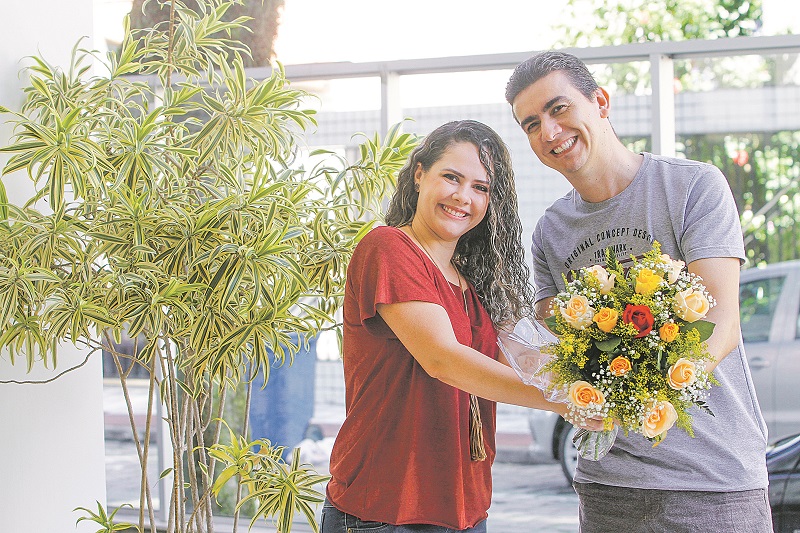 A assistente social Anelise Domingues Melo Teixeira, de 33 anos, e do empresário Rubens Teixeira, de 39: história do casal daria um filme. (Foto: Fábio Nunes/AT)