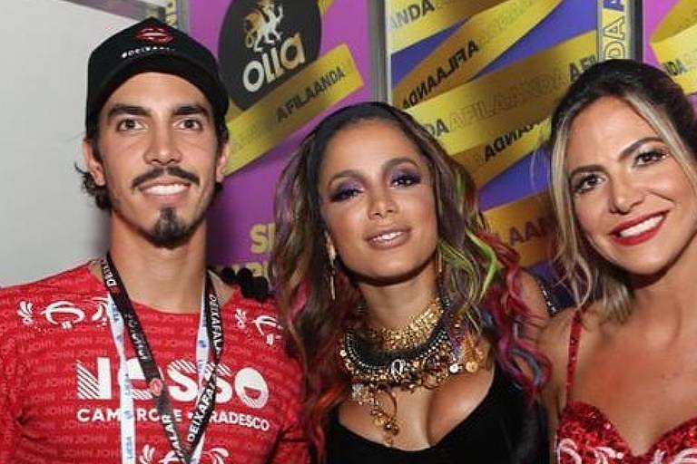 Anitta posa ao lado de Gabriel David e Carol Sampaio. (Foto: Reprodução/Instagram/@nossocamarote)