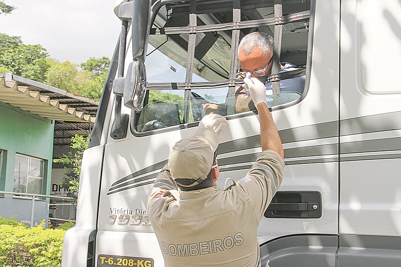 Motoristas foram avaliados na BR 262 (Foto: Beto Barbosa/Divulgação)