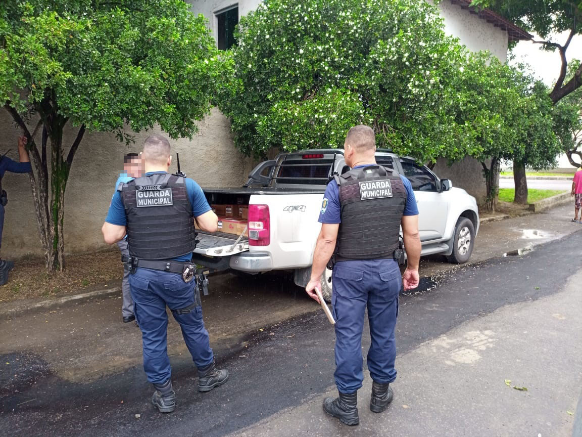 A caminhonete foi recuperada pela Guarda Municipal de Vila Velha minutos depois de ter sido levada por dois criminosos armados (Foto: Divulgação/Guarda Municipal de Vila Velha)