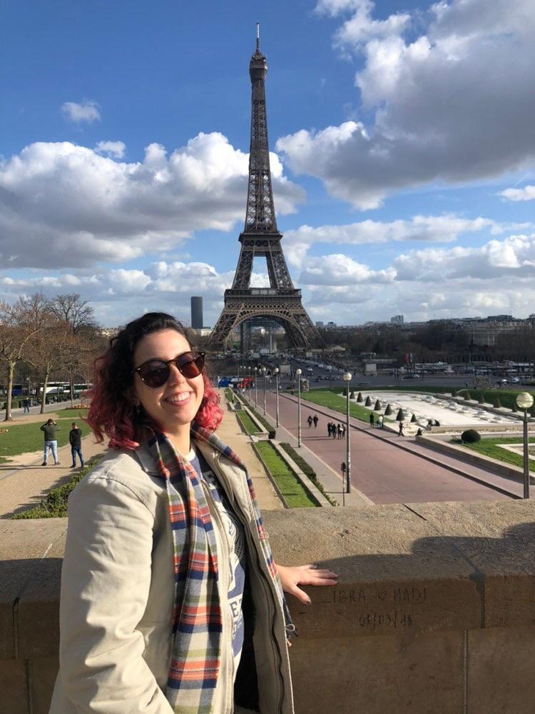 Izabela não consegue sair da França (Foto: Acervo pessoal )