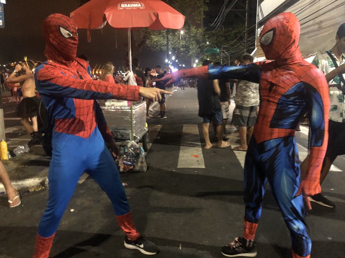 Arthur quando encontrou outro "Homem-Aranha" no carnaval (Foto: Acervo pessoal)