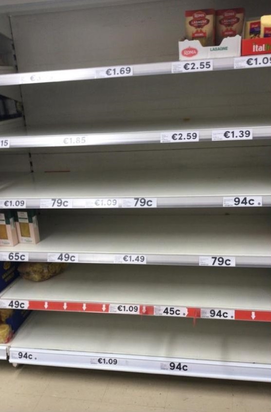 Prateleiras estão vazias em supermercados irlandeses (Foto: Rogério Frojuello)