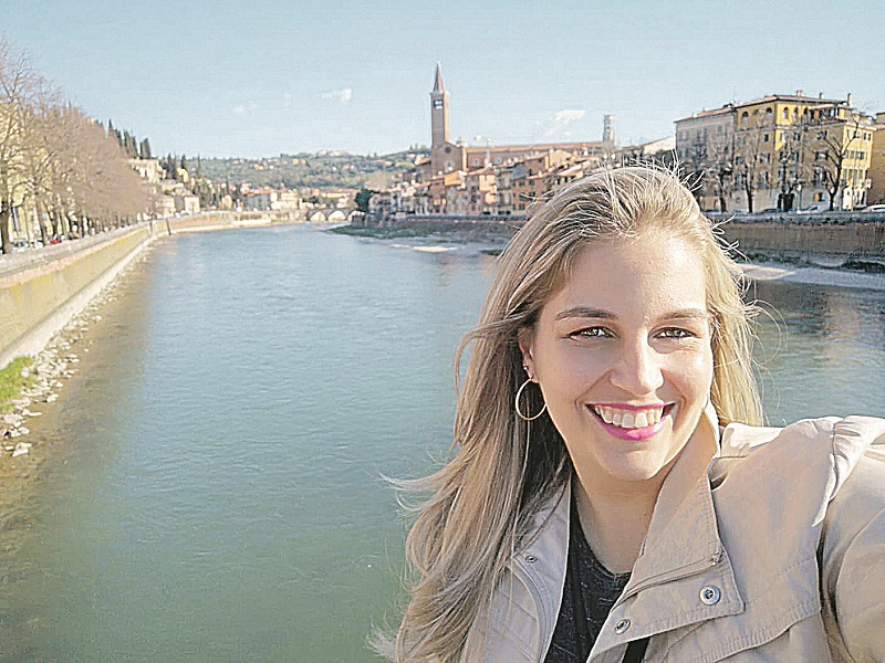 Christine Magnago revelou que precisa de autorização para circular na rua.