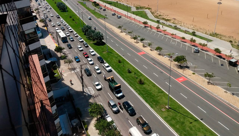 Carreata gerou um fluxo intenso de veículos na Praia de Camburi (Foto: Compartilhado via WhatsApp)
