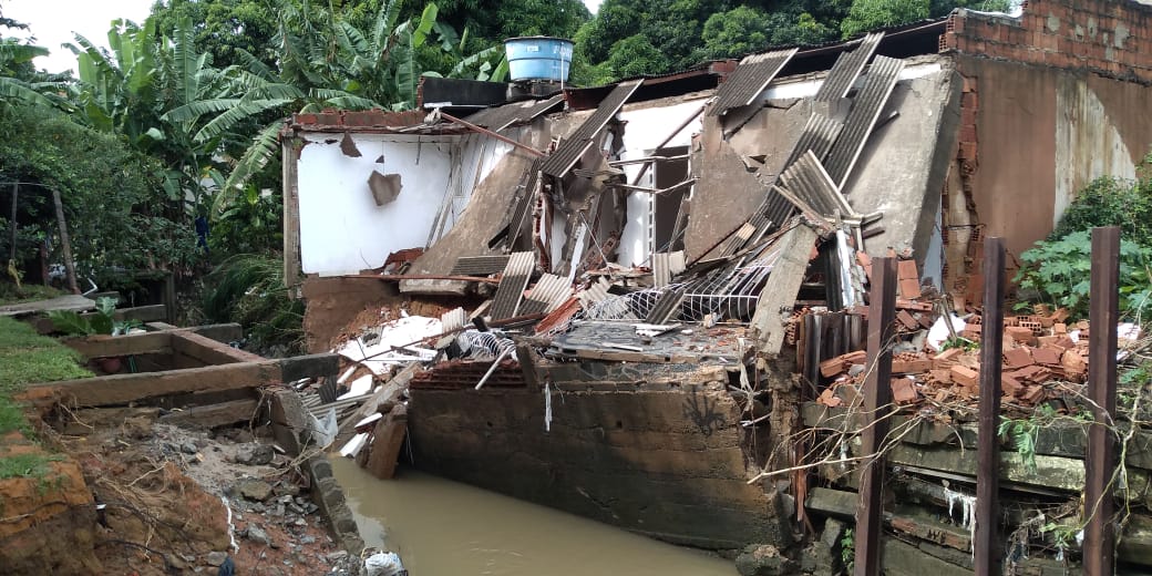 Casa desabou em Campo Grande, Cariacica (Foto: Fábio Nunes/ AT/ 02/03/2020)