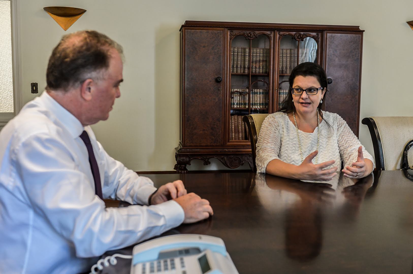 Casagrande nomeia Luciana Gomes Ferreira como nova procuradora-geral do Estado (Foto: Helio Filho / Secom)