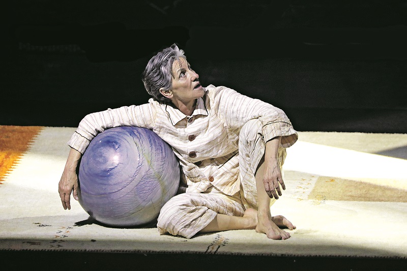 o espetáculo nacional “Meu Quintal é Maior do que o Mundo”, com Cássia Kis, será remarcado (Foto: Divulgação/Leo Aversa)
