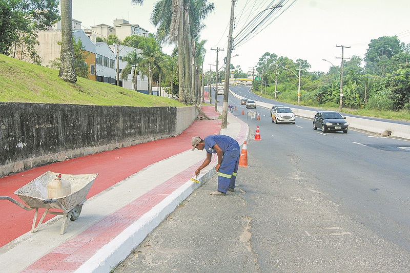 Avenida Norte-Sul: ciclovia está em fase de conclusão entre as vias Braúna e Eudes Scherrer de Souza, na Serra (Foto: Kadidja Fernandes/AT)