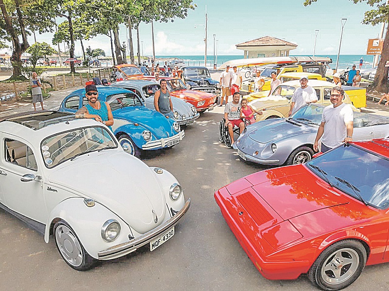 Exposição de Veículos em um dos encontros realizados pelo Clube dos Antigos de Guarapari (Foto: Roberta Bourguignon)